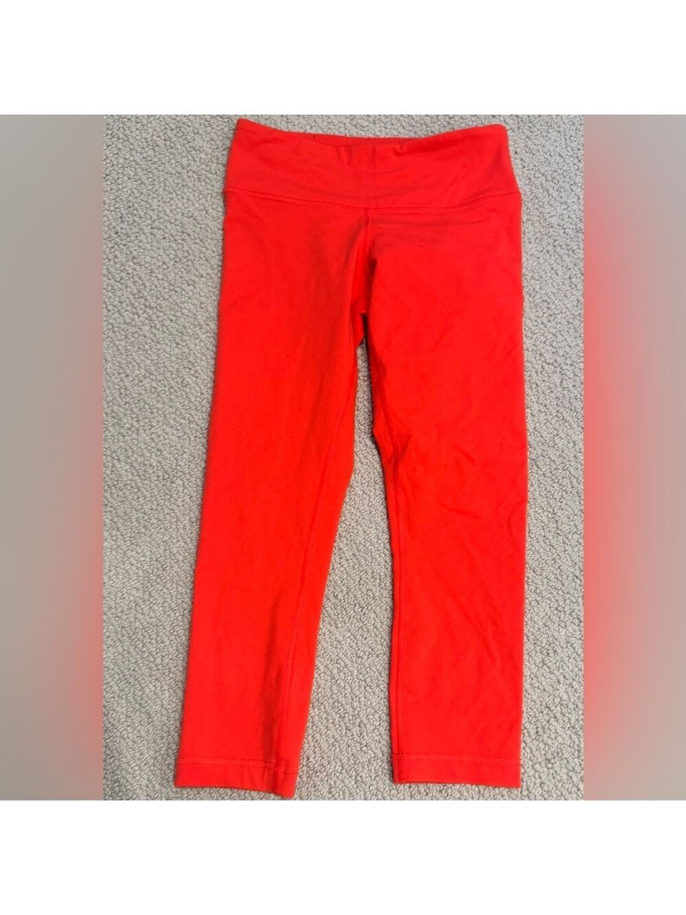 Lululemon Wunder Under Crop II *Full-On Luon
Alarming